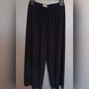 Jon & Anna Contemporary Women's Black Pleated Pants Elastic Waist Sz Small